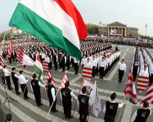 IRES: Romanii il vor pe liderul Jobbik, Gabor Vona, persona non grata
