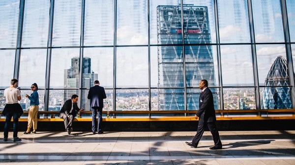 De ce prefera angajatii romani multinationalele. Cati romani ar lucra la stat in viitorul apropiat