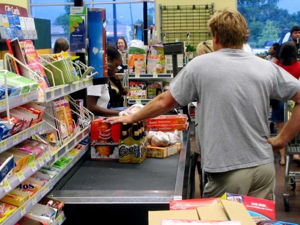 Magazinul din care cumperi ce vrei, fara sa platesti. Amazon revolutioneaza industria de retail, dar risca sa lase milioane de oameni fara job