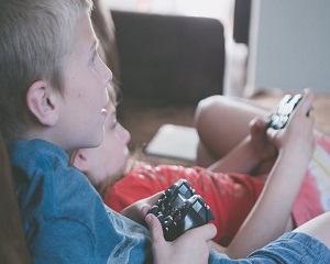 Copiii care joaca jocuri video violente devin violenti. Adevarat sau fals?