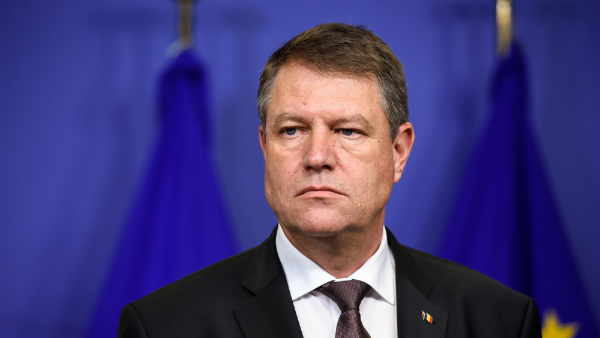 Iohannis a semnat decretele de numire in functie pentru noii ministri