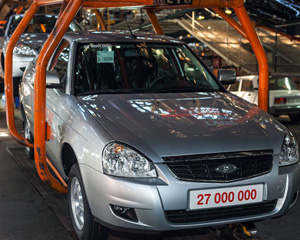 Renault va prelua Lada si va disponibiliza 7.500 de angajati