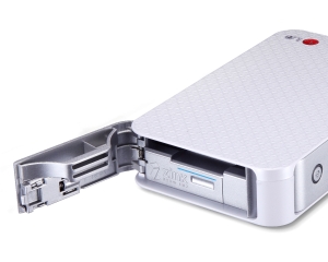 LG POCKET PHOTO, imprimanta mobila care printeaza wireless fotografiile direct de pe smartphone