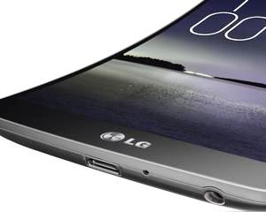 Atac la Samsung: LG lanseaza primul smartphone "cu adevarat curbat"