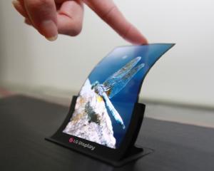 LG planuieste primul telefon cu ecran flexibil. Arata intrigant