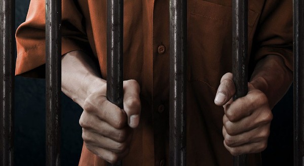 Se modifica Codul Penal: Fara liberare conditionata pentru criminali, violatori si talhari