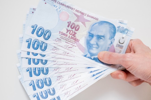 Moneda Turciei s-a prabusit dupa ce presedintele l-a concediat pe guvernatorul bancii centrale