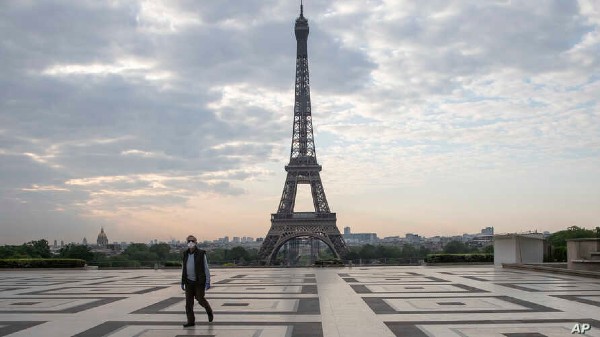 Parisul intra in lockdown, cu 1.200 de pacienti in ATI. Franta se teme de al treilea val pandemic. Ce restrictii intra in vigoare aici