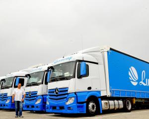 Luxorcorp a cumparat 25 de camioane Mercedes Benz
