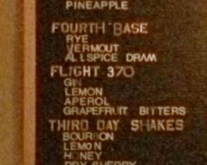 Un bar american serveste bautura alcoolica "Flight 370" de 13 dolari