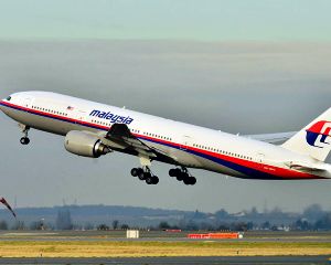 Cautarea avionului companiei Malaysian Airlines, cea mai scumpa operatiune de acest gen din istorie