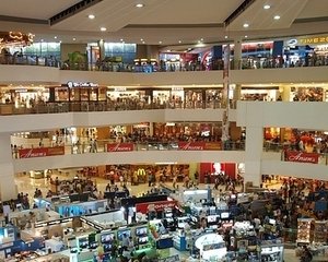 Controale in mall-uri. ANAF a publicat lista celor vizati