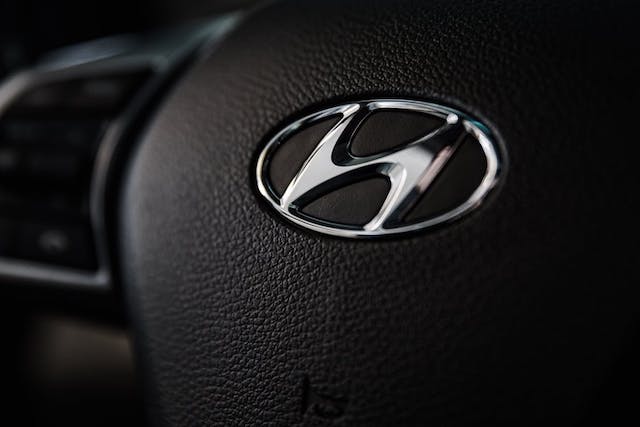 Masinile Hyundai si Kia vor fi conectate la internet prin reteaua Vodafone incepand cu anul 2019