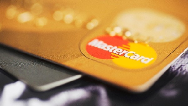 Mastercard A MAJORAT limita pentru platile contactless fara PIN