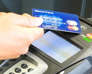 Campania de incurajare a utilizarii cardurilor MasterCard si Maestro a accelerat cresterea volumelor de plati la comercianti cu 56% peste media pietei