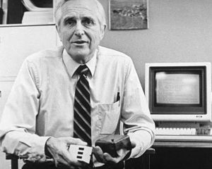 Doug Engelbart, inventatorul mausului, a murit la varsta de 88 de ani
