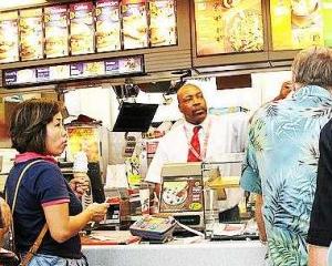 McDonald's testeaza o aplicatie prin care clientii pot comanda mancare prin intermediul smartphone-ului