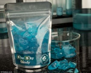 Un magazin vinde bomboane care seamana cu metamfetamina albastra din serialul "Breaking Bad"