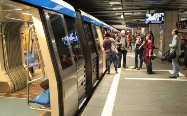Metroul din Bucuresti e dezinfectat zilnic prin nebulizare 3D