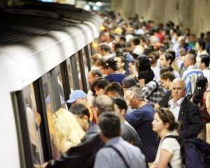 Metrorex a anuntat suplimentarea trenurilor si noul interval de timp la care vor circula