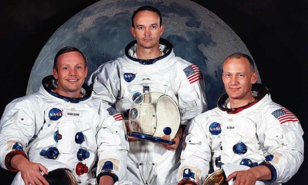 Astronautul Apollo 11, Michael Collins, a murit la 90 de ani
