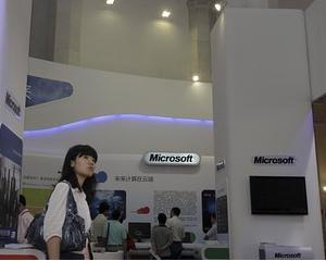 Microsoft incearca sa indulceasca disponibilizarile din China cu telefoane mobile gratuite