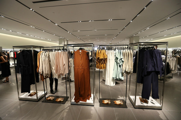 Zara si H&M elimina cel mai folosit material in confectionarea hainelor. Care este motivul