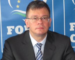 Mihai-Razvan Ungureanu: Orice marire de salariu, o taxa in plus pentru privati