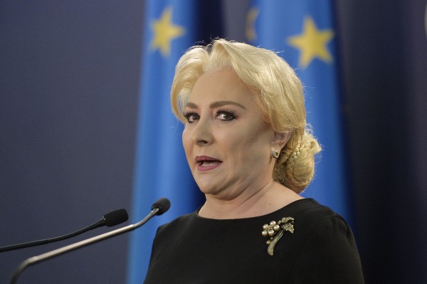 Isarescu, despre Dancila, proaspat angajata la BNR: Lucreaza de la birou.  Domeniul este relativ nou si pentru dansa