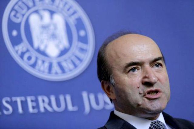 Noi declaratii controversate date de Tudorel Toader: Abuzul in serviciu trebuie redefinit. Avocatul Poporului poate sesiza CCR in cazul completurilor de trei judecatori