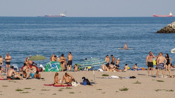 Noile reguli pe litoral: Cand si unde e obligatorie masca si ce se intampla cu terasele si cluburile