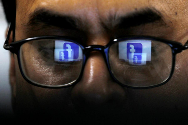 Adio smartphone! Facebook si Ray-Ban lucreaza la Ochelarii Smart. Nume de cod: ORION