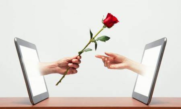 Peste 2 miliarde de dolari pe an despart refrenul "Vrei sa ne-ntalnim sambata seara? " de online dating