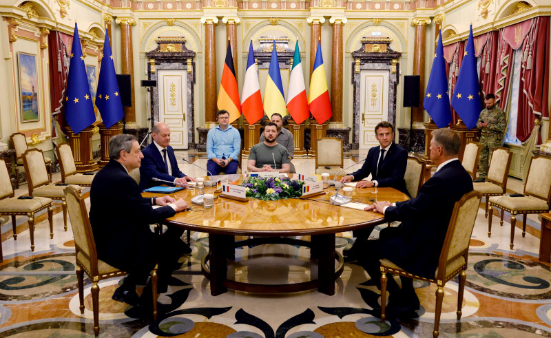 Liderii UE fac scut in jurul lui Zelenksy. Presedintele Romaniei, in Ucraina: Toti rusii responsabili sa fie trasi la raspundere de justitia penala