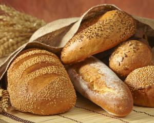 ANPC a dat amenzi "la paine" de peste 1,3 milioane de lei
