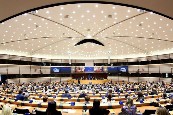 Parlamentul European a aprobat conditionalitatea statului de drept pentru accesarea fondurilor europene