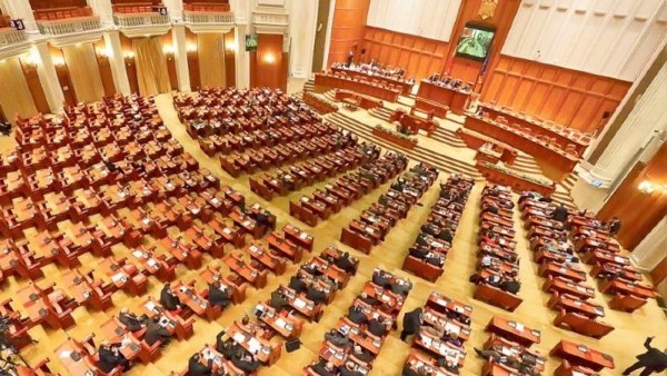 Pe cine vor trimite romanii in Parlament, prin neprezentarea la vot