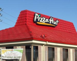 Pizza Hut va reangaja un manager care a refuzat sa deschida restaurantul de Ziua Recunostintei