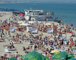 Analiza: Hotelierii de pe litoral ofera conditii proaste si preturi mai mari decat anul trecut