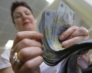 Bancile au refuzat de trei ori mai putine sume la plata