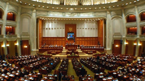 PNRR - Marul discordiei in Parlament. Sosoaca recita din Eminescu, Orban ii taie microfonul. Ciolacu acuza Coalitia de smen