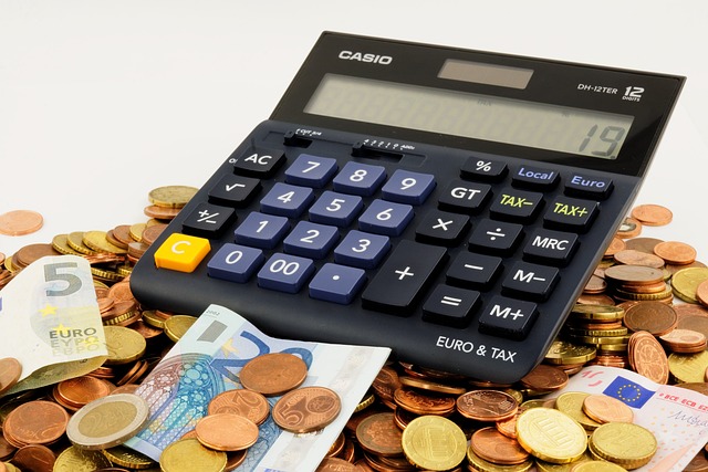 In timp ce ratele la banci se scumpesc, o banca de top din Romania anunta ca populatia si firmele continua sa se imprumute masiv