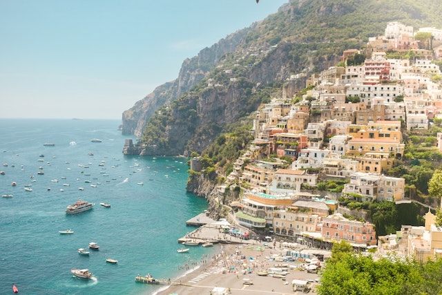 Destinatii ideale pentru city-break: Positano - cum ajungem, ce vizitam, ce mancam