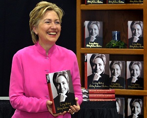 Istorii cu miros de bani: cum a incasat Hillary Clinton un avans de 14 milioane de dolari pentru o carte pe care inca nu a scris-o