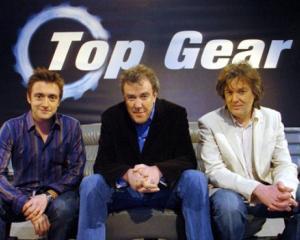 Prezentatorul emisiunii Top Gear ii ironizeaza pe jurnalistii britanici din cauza romanilor si bulgarilor