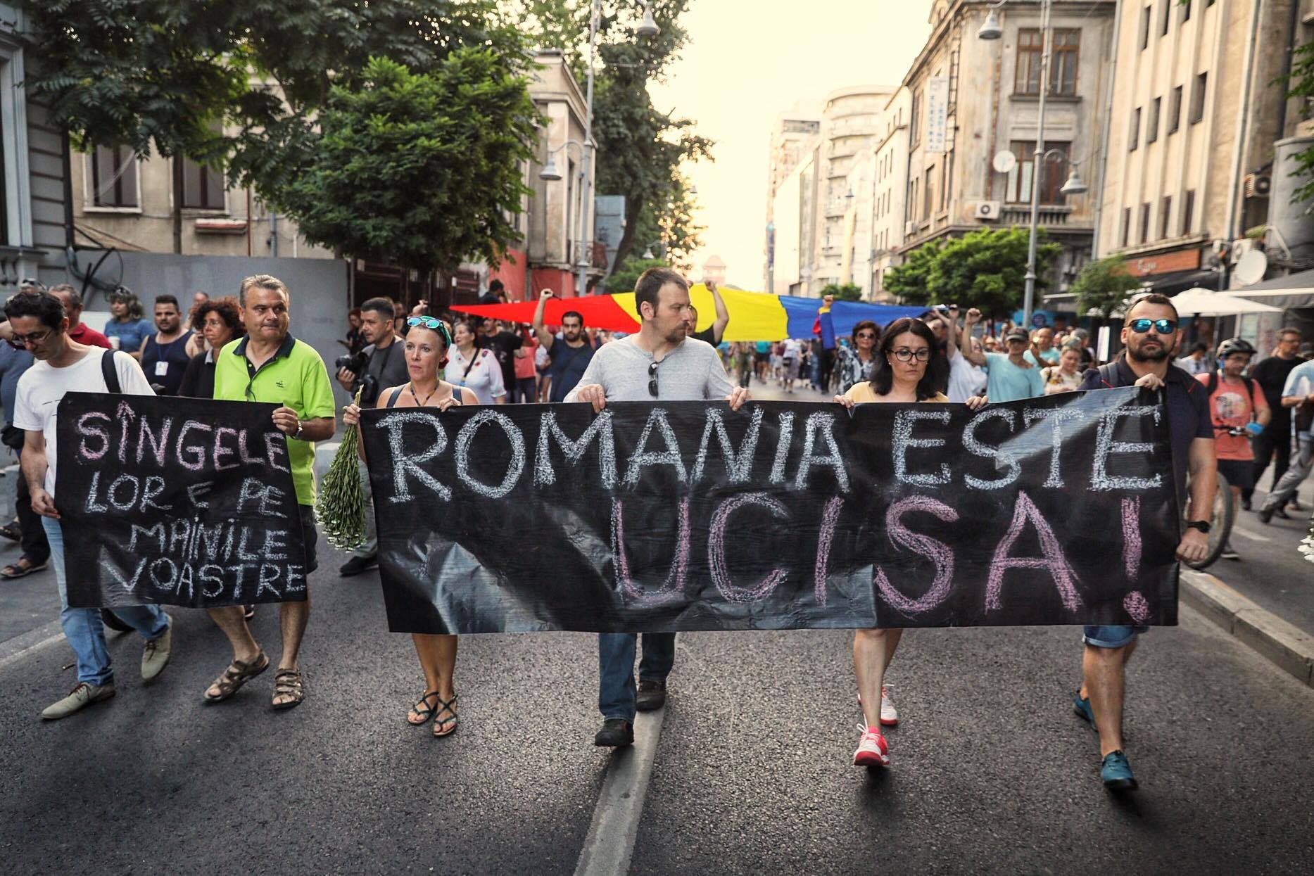 Mii de oameni protesteaza in strada pentru Alexandra. Se cere demisia Guvernului