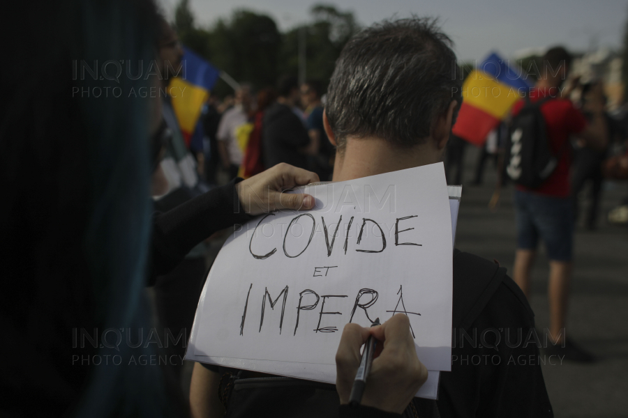 FOTO. Protestul din Capitala ia amploare. Oamenii scandeaza LIBERTATE. Jandarmeria intervine