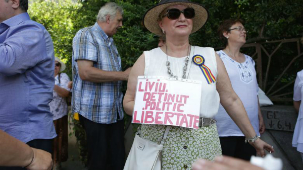 Breaking News: Protest la Cotroceni pentru eliberarea lui Liviu Dragnea