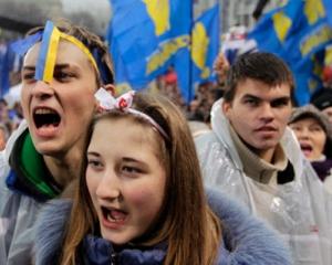 Ucrainenii isi muta protestele langa casa presedintelui