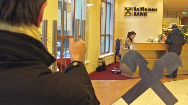 Raiffeisen Bank a incheiat prima jumatate a anului cu un profit net de 384 milioane de lei